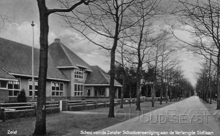 Verl. Slotln-1935-002.jpg - School de Zeister Schoolvereeniging gelegen aan de Verlengde Slotlaan. Vroeger de weg naar het Kamp van Zeist oftewel de Kampweg. Gemaakt op 1935.